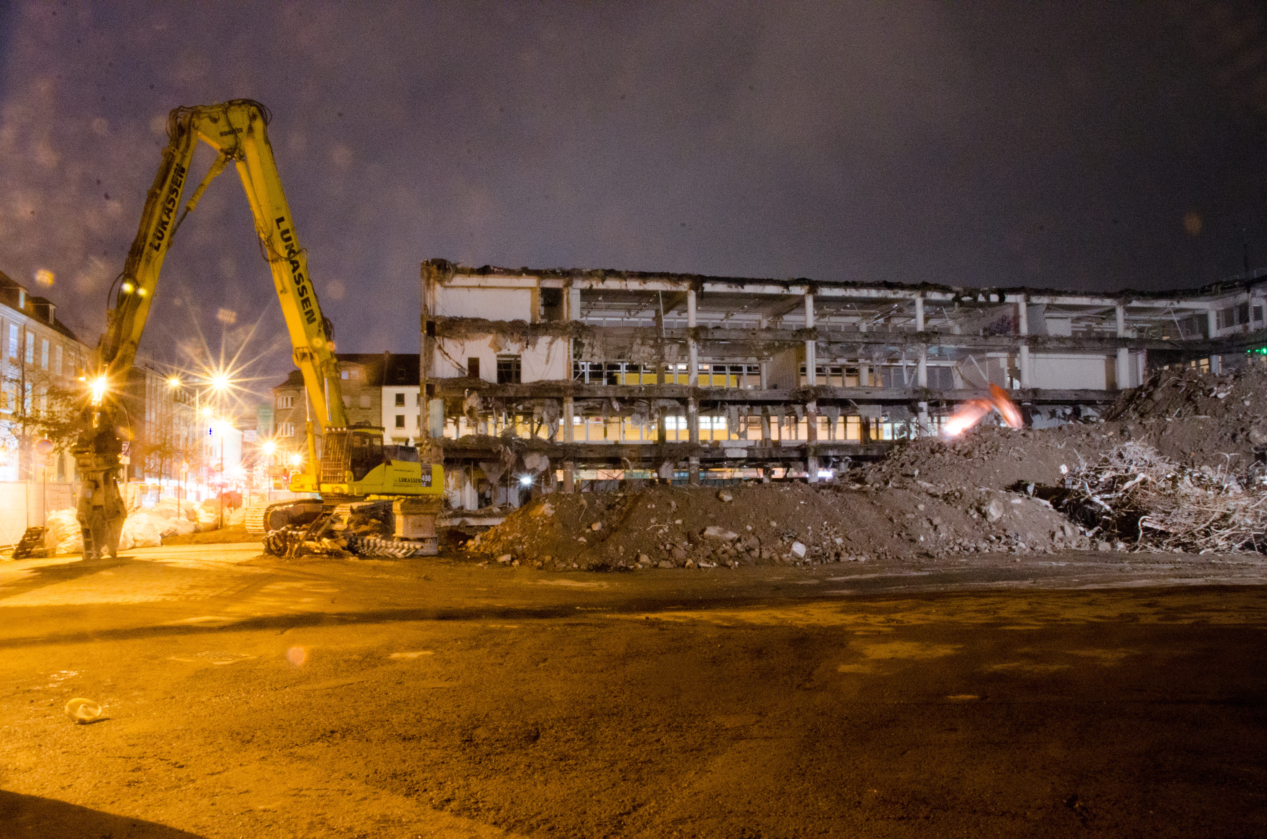 Fotos: Abriss des Kaufhof-Gebäudes in Mülheim